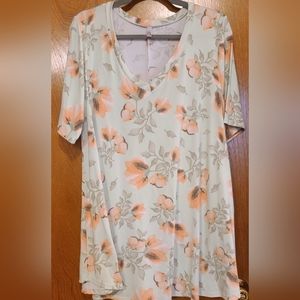 Curvy Lovey Womens plus size top!